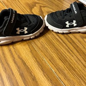 Boys 6k under Armour shoes